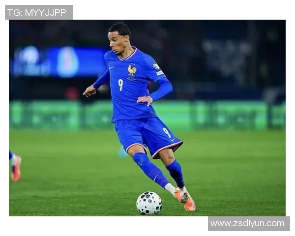 埃基蒂克奔袭造球,姆巴佩默契展现无遗 埃基蒂克奔袭造球,姆巴佩默契展现无遗